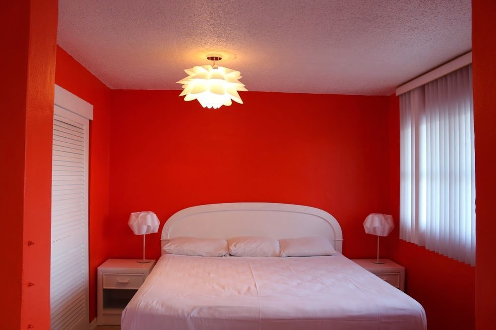 Camelot Waterfront Inn Palm Beach Exterior photo