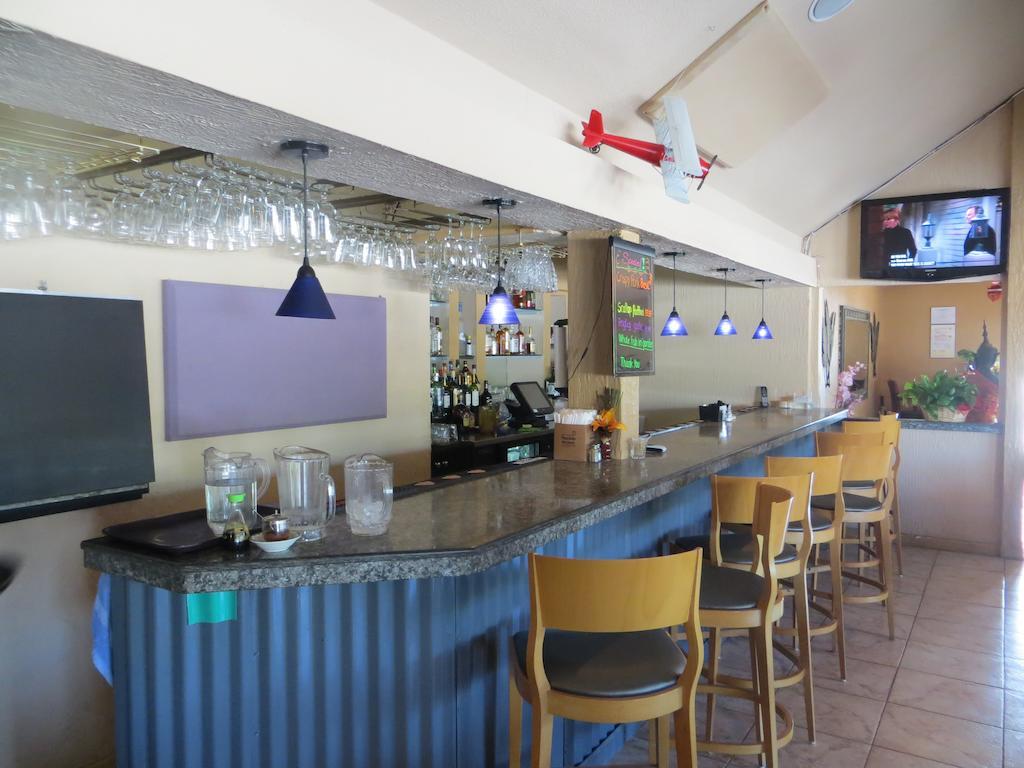 Camelot Waterfront Inn Palm Beach Exterior photo